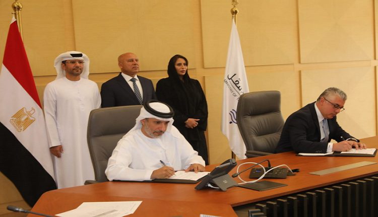 وزير النقل يشهد توقيع عقدا مع أبوظبي القابضة لتطوير ميناء سفاجا البحري