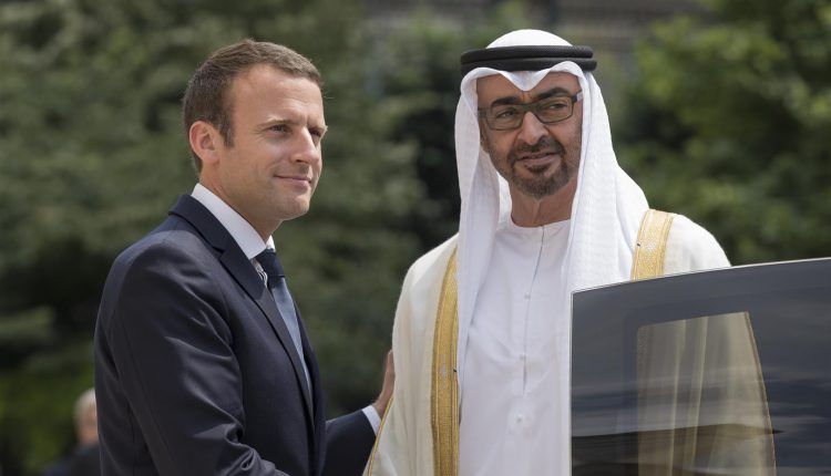 الرئيس الإماراتي يبحث مع نظيره الفرنسي تعزيز الشراكة الاستراتيجية بين البلدين