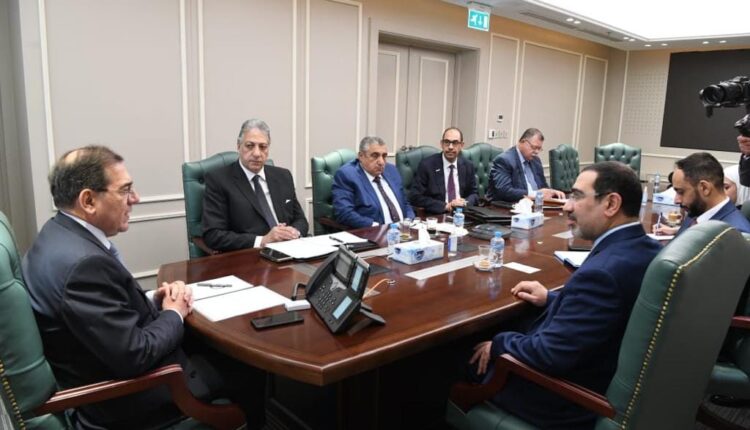 وزير البترول يبحث مع وفد شركة كوفبيك الكويتية فرص زيادة استثماراتها بمصر