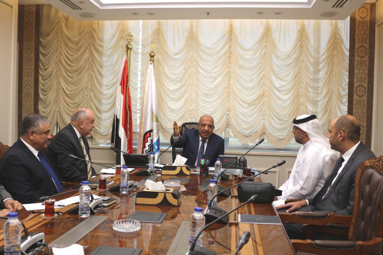 وزير قطاع الأعمال يبحث مع العربية للاستثمار والإنماء الزراعي فرص التعاون في توشكى