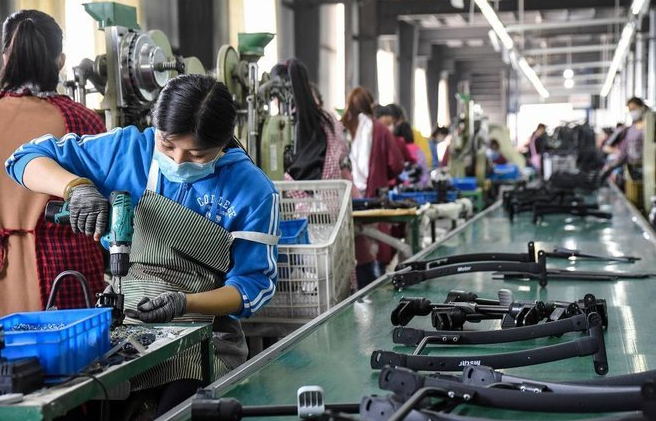 النشاط الصناعي في الصين ينكمش لثاني شهر على التوالي