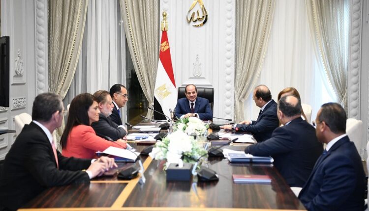 عاجل.. الرئيس السيسي يجتمع برئيس الوزراء ومحافظ البنك المركزي