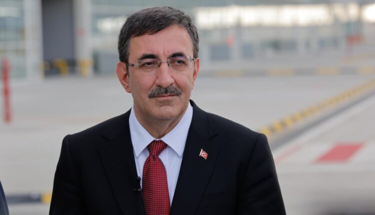 نائب الرئيس التركي: علينا تجنب الركود خلال محاربة التضخم