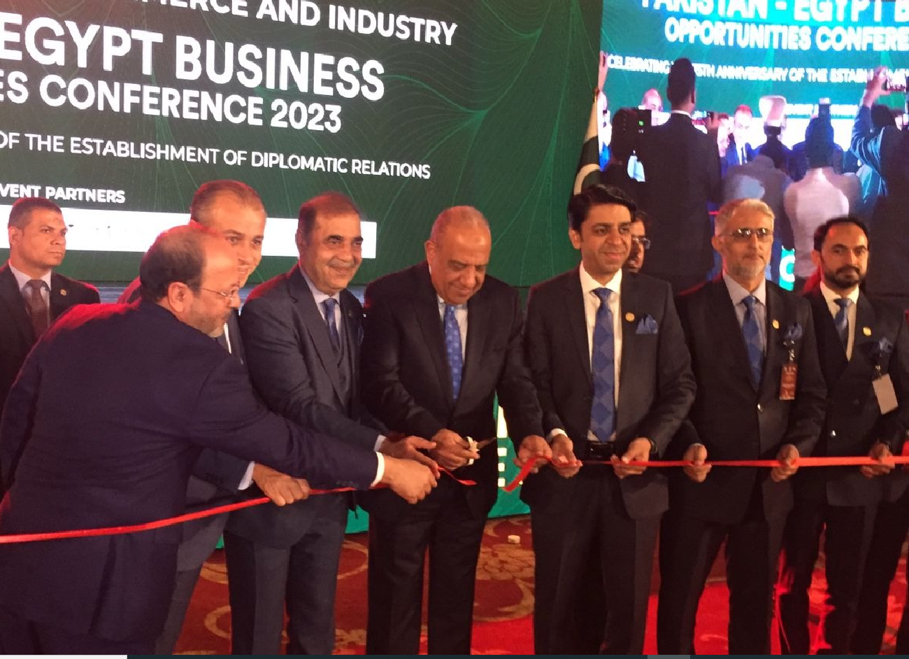 محمود عصمت يفتتح مؤتمر فرص الأعمال بين مصر وباكستان