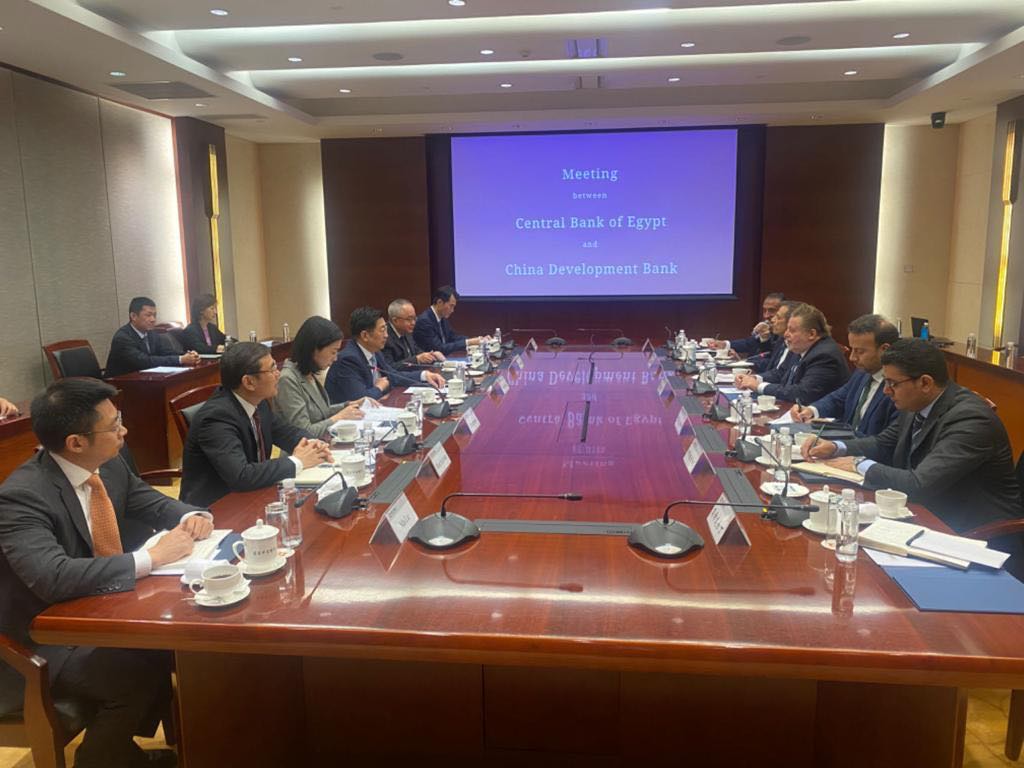 محافظ المركزي يناقش مع رئيس بنك التنمية الصيني تعزيز التكامل المالي بين البلدين
