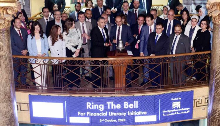 رئيسا البورصة والاتحاد المصري للأوراق المالية يفتتحان جلسة التداول احتفالا بأسبوع المستثمر العالمي