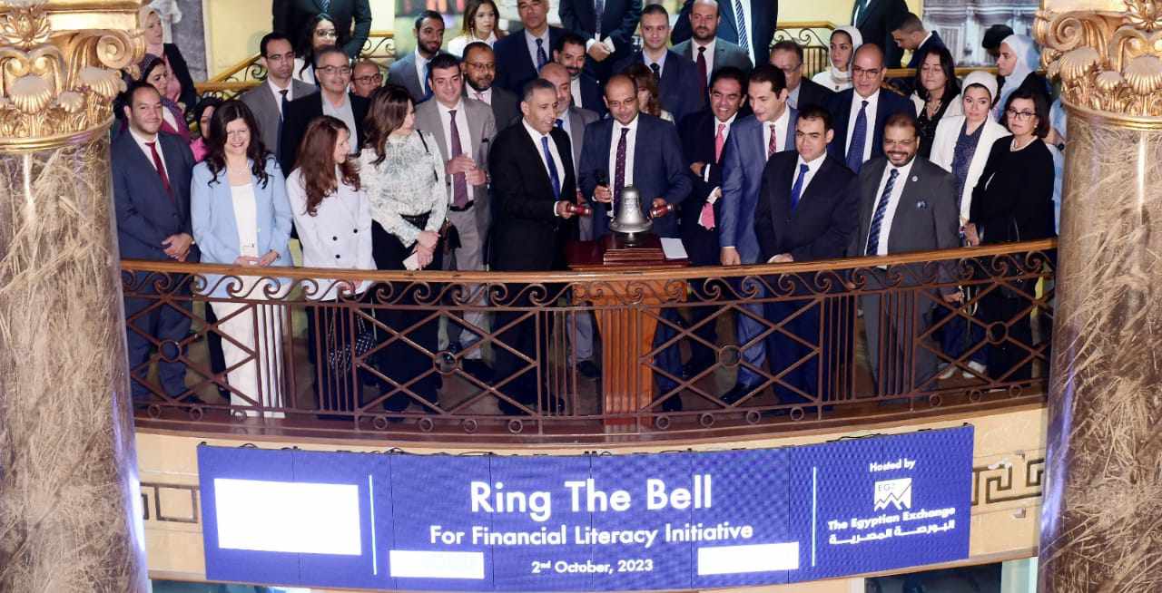 رئيسا البورصة والاتحاد المصري للأوراق المالية يفتتحان جلسة التداول احتفالا بأسبوع المستثمر العالمي