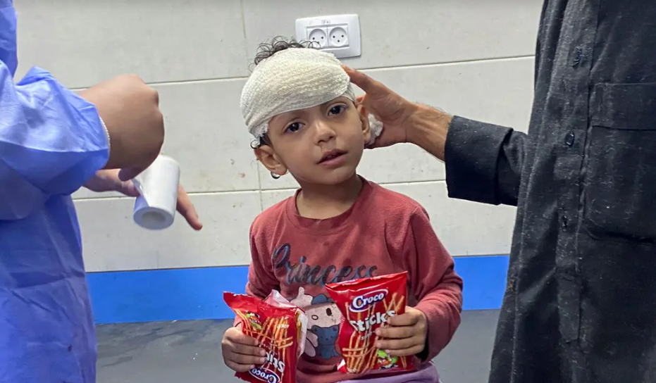 غارة إسرائيلية تدمر قسم أمراض القلب بمجمع الشفاء في غزة
