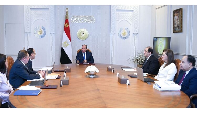 عاجل.. السيسي يجتمع مع رئيس الوزراء ومحافظ المركزي ومسؤولين حكوميين لمتابعة الوضع الاقتصادي