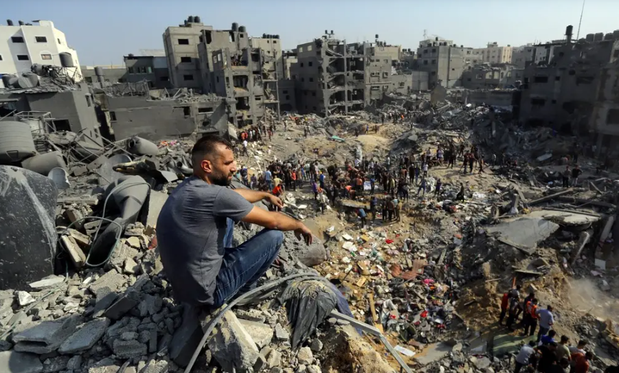 القصف الإسرائيلي يتواصل على غزة والدبابات تحاصر المستشفى الإندونيسي