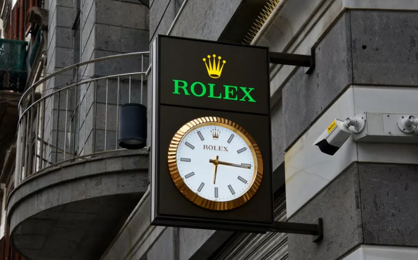 تغريم رولكس السويسرية 100 مليون دولار لإحباط مبيعات الساعات عبر الإنترنت