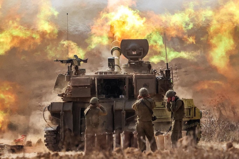 قصف إسرائيلي عنيف على شمال وجنوب غزة ومعارك طاحنة في مخيم جباليا وخان يونس