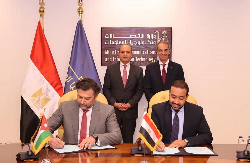 المصرية للاتصالات توقع اتفاقية تعاون مع نايتل الأردنية لإنشاء الكابل البحري "كورال بريدج"