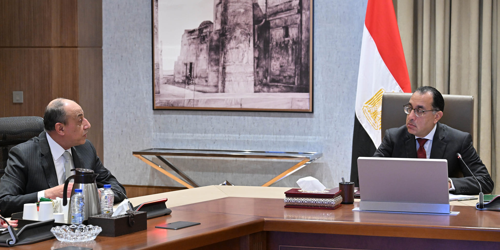 رئيس الوزراء يستعرض إجراءات مشروع استغلال المنطقة الاستثمارية بمطار شرم الشيخ
