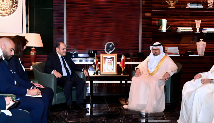 وزير التجارة يبحث مع نظيره البحريني سبل تنمية التعاون الاقتصادي بين البلدين
