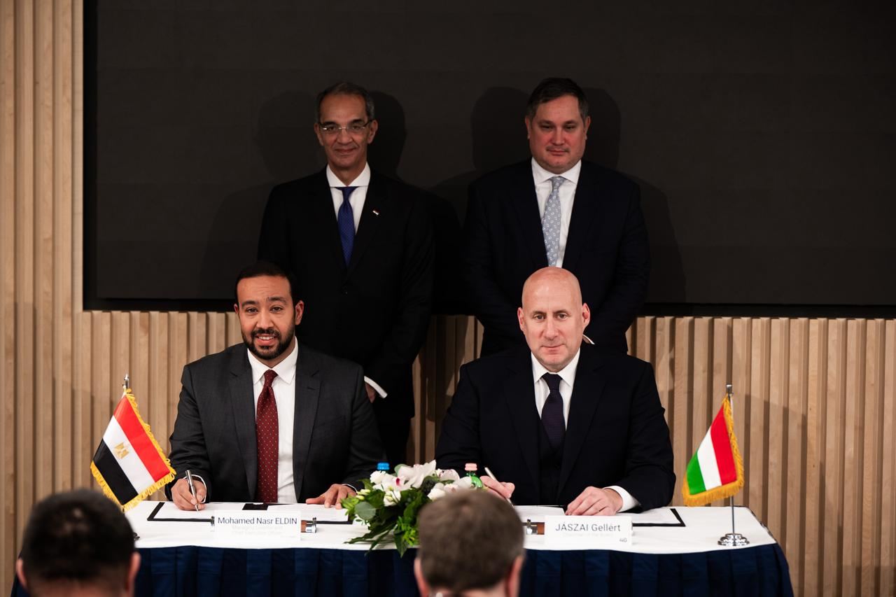 المصرية للاتصالات توقع اتفاقية تجارية مع مجموعة 4IG المجرية لإنشاء أول كابل بحري يربط مصر بألبانيا