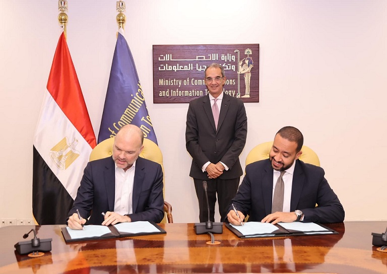 المصرية للاتصالات توقع اتفاقية تجارية مع إكسا الأوروبية لتعزيز حركة البيانات الدولية