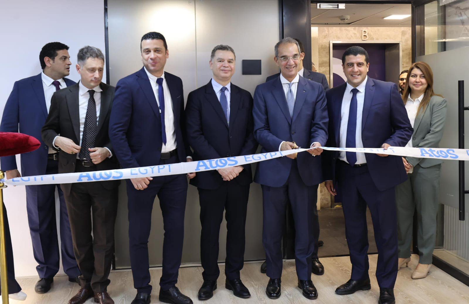 وزير الاتصالات يفتتح المقر الجديد لمركز الخدمات العالمية لشركة أتوس الفرنسية بالقاهرة