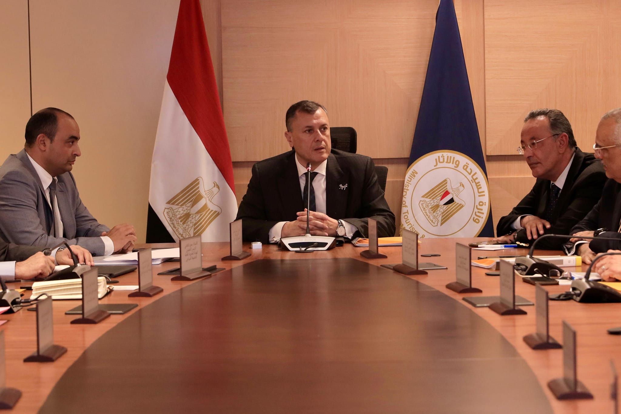 وزير السياحة يترأس اجتماع المجلس الأعلى للآثار