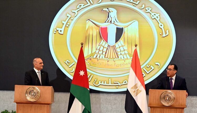 رئيس الوزراء: نعمل على زيادة حجم الاستثمارات المتبادلة مع الأردن