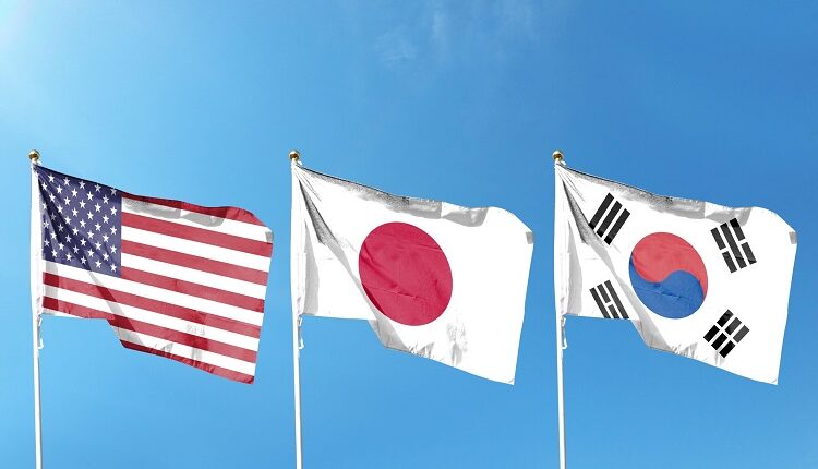أعلام الولايات المتحدة واليابان وكوريا الجنوبية