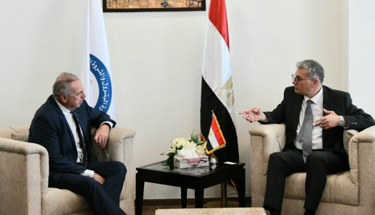 فالكو إنرجي الأمريكية تدرس زيادة إنتاجها من البترول والغاز في مناطق عملها بمصر
