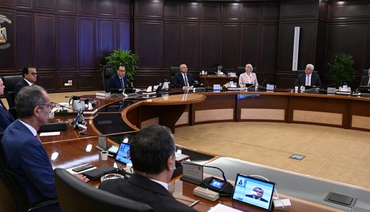 الحكومة تعلن ضوابط جديدة لإجراءات طرح تراخيص الصناعات الثقيلة للمستثمرين
