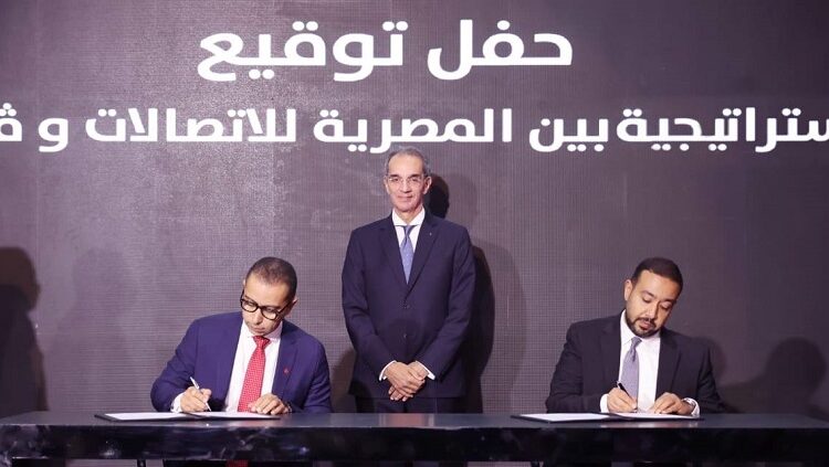 المصرية للاتصالات وڤودافون مصر توقعان اتفاقيات لتعزيز البنية التحتية بقيمة 30 مليار جنيه