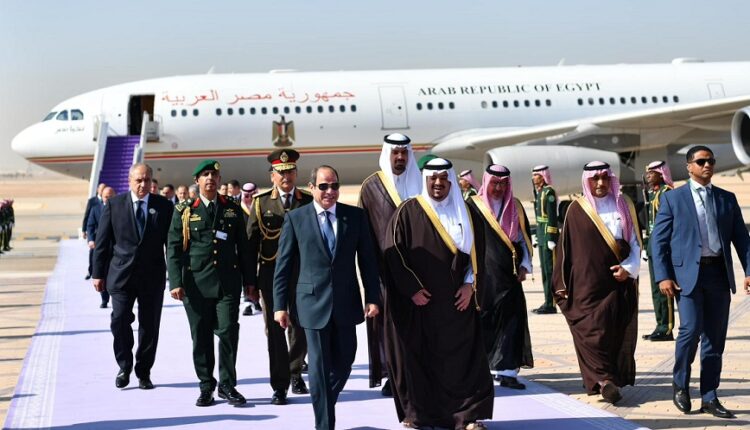 الرئيس السيسي يصل الرياض للمشاركة في القمة العربية الإسلامية غير العادية