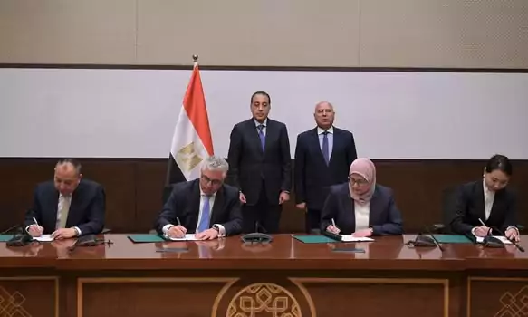 رئيس الوزراء يشهد توقيع عقد إنشاء مجمع شين فينج للصناعات المعدنية داخل اقتصادية قناة السويس