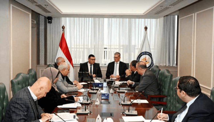 وزيرا الإسكان والبترول يبحثان تسريع توصيل الغاز الطبيعي للوحدات في المدن الجديدة