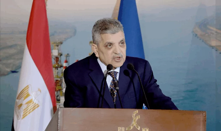 أسامة ربيع: 264 سفينة عدلت مسارها للعبور بقناة السويس منذ بداية فبراير