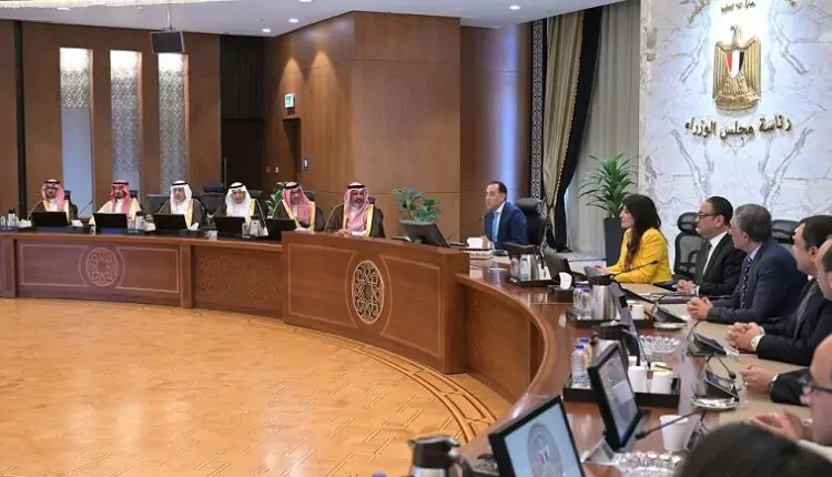 رئيس الوزراء يستقبل وفدًا من رجال الأعمال السعوديين لبحث فرص التعاون المشتركة