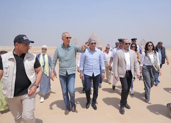 وزير السياحة منطقة الأهرامات استقبلت 177.036 زائر خلال أسبوعين منذ بدء التشغيل التجريبي