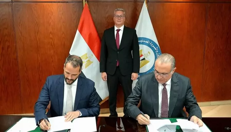 "إيجاس" توقع مذكرة تفاهم مع إكسون موبيل لتطوير الاتفاقيات البترولية