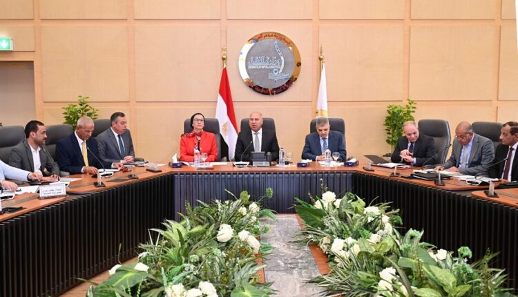 كامل الوزير: وزارة النقل تضع ضمن أولوياتها تحويل جميع الموانئ المصرية إلى "خضراء"