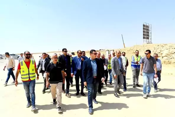 وزير الإسكان يتابع شبكات المرافق والطرق بالامتداد الجنوبي للقاهرة الجديدة ويوجه بسرعة الانتهاء من تغذية المياه
