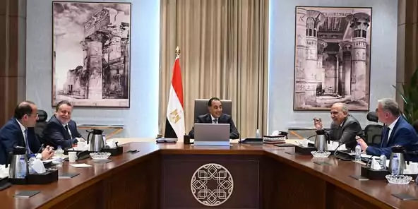 رئيس الوزراء يستعرض خطة توفير المنتجات البترولية لتشغيل محطات الكهرباء استعدادا للصيف المقبل