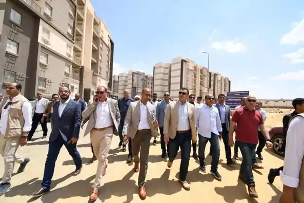 وزير الإسكان يطلع على الموقف التنفيذي لمشروع سكن مصر وعدد الوحدات التي تم تسليمها والمتبقي وفقا لخطة التسليم