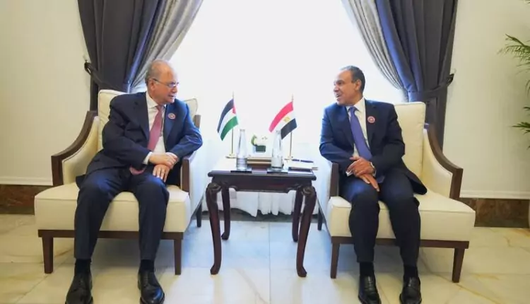 وزير الخارجية يبحث مع نظيره الفلسطيني جهود وقف إطلاق النار ونفاذ المساعدات إلى غزة