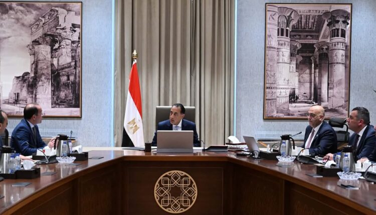 رئيس الوزراء يستعرض جهود تطوير جهاز تنمية ودعم المشروعات المتوسطة والصغيرة