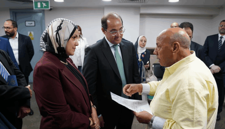 أحمد كجوك وزير المالية خلال جولته الميدانية
