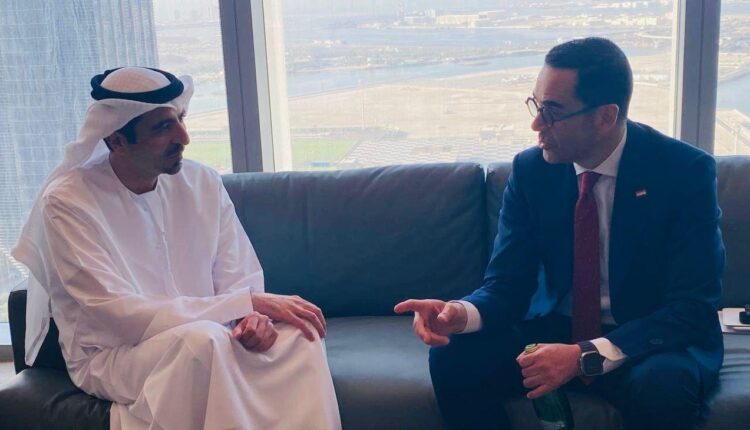 وزير الاستثمار مع عضو مجلس إدارة شركة مدن العقارية القابضة