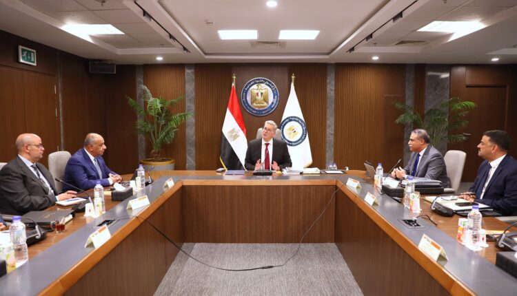 خلال الاجتماع