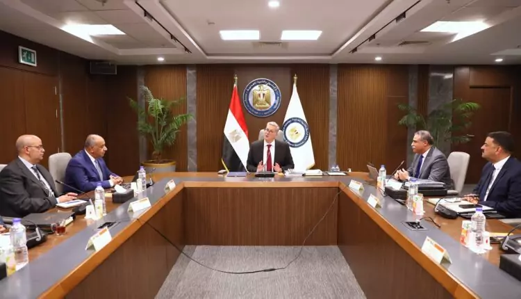 خلال الاجتماع