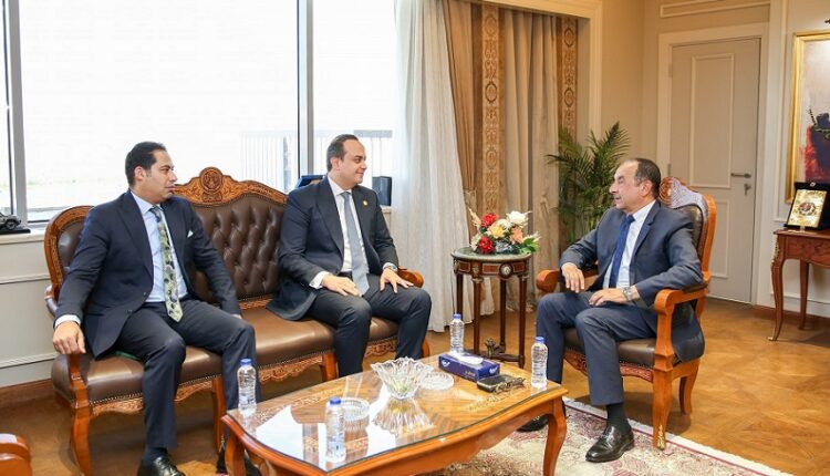 وزير قطاع الأعمال: تعاون مع هيئة الرعاية الصحية لتحسين الخدمات الطبية للعاملين