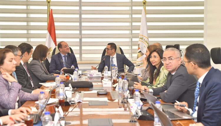 اجتماع موسع لوزيري الاستثمار والمالية مع بعثة صندوق النقد الدولي