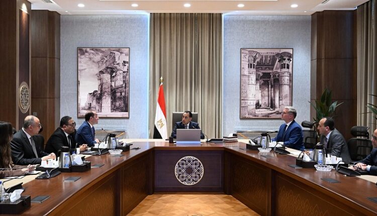 رئيس الوزراء: تيسير إجراءات تنفيذ محطات تموين السيارات بالغاز للقطاع الخاص