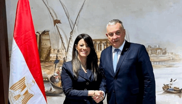 المشاط تبحث مع المفوض الأوروبي تنفيذ المرحلة الثانية من آلية مساندة الاقتصاد الكلي
