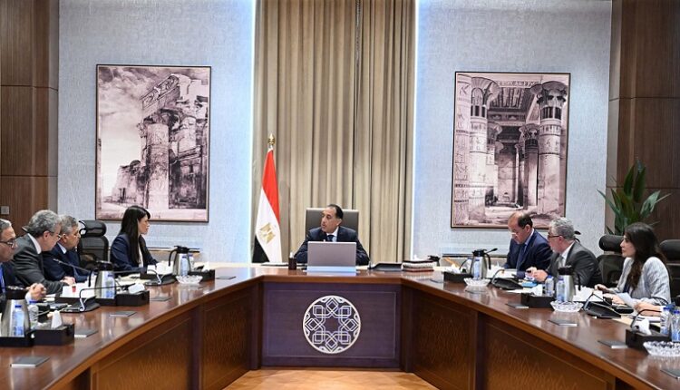 رئيس الوزراء يؤكد التزام الحكومة بإصلاح وإعادة هيكلة الهيئات الاقتصادية
